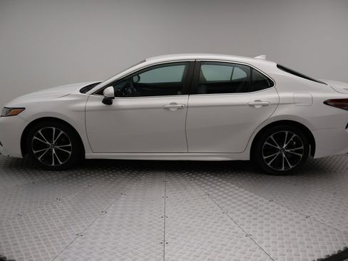 Used 2019 Toyota Camry SE image 12