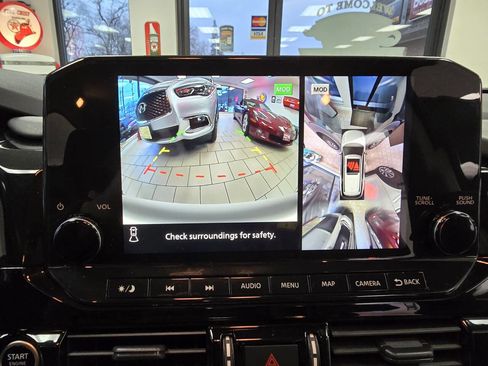 Used 2023 Nissan Pathfinder SL image 28