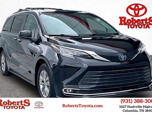 Certified 2022 Toyota Sienna XLE image 1