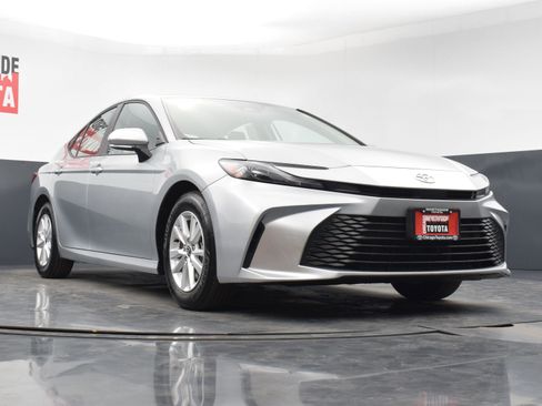 Used 2025 Toyota Camry LE image 29