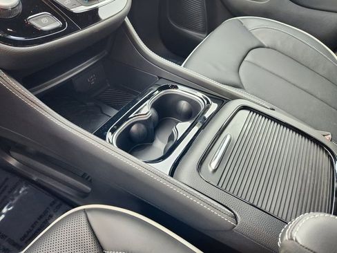 New 2026 Chrysler Pacifica Limited image 19