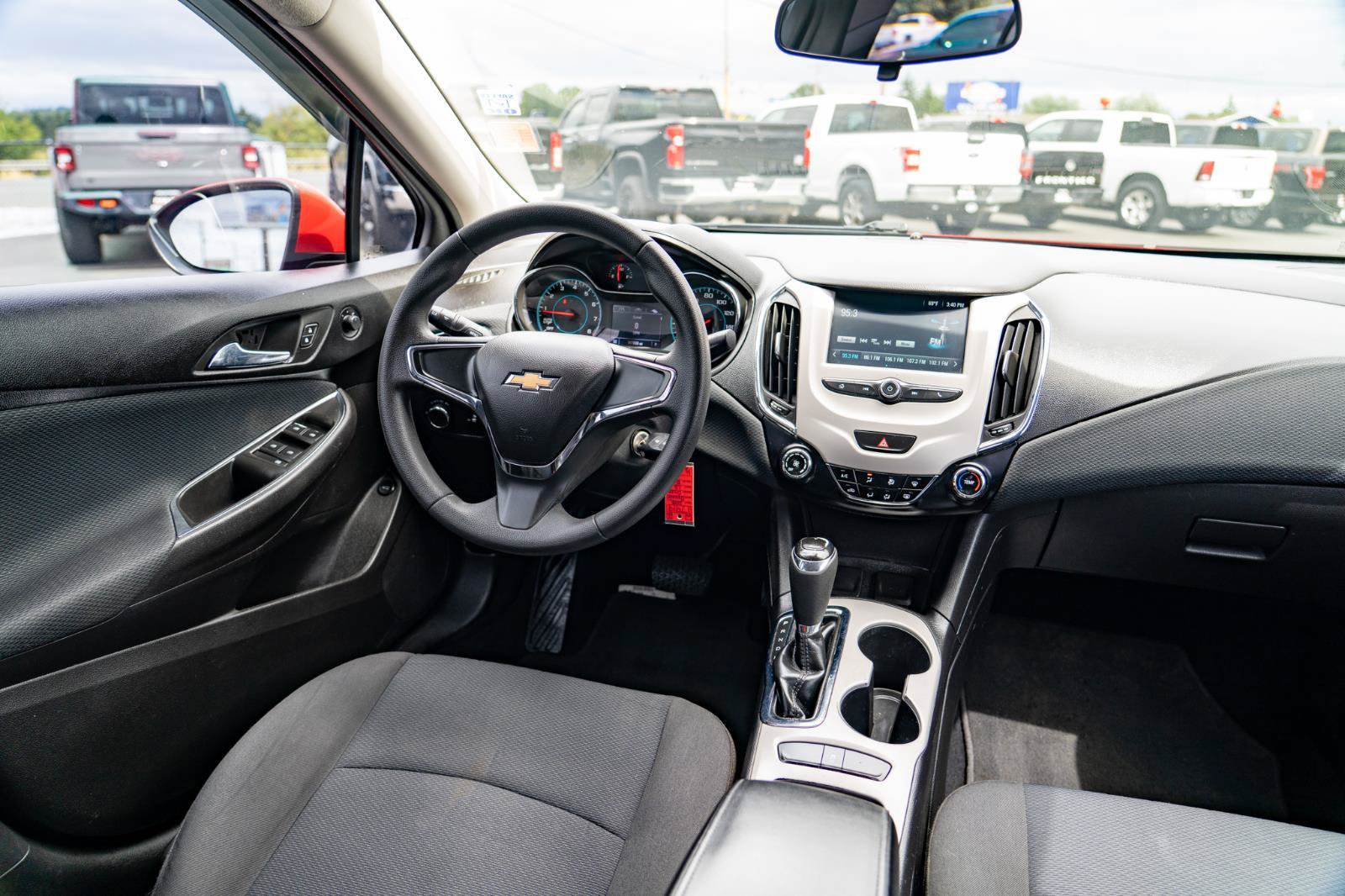 Used 2018 Chevrolet Cruze LS FWD image 21