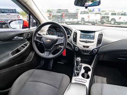 Used 2018 Chevrolet Cruze LS FWD image 21