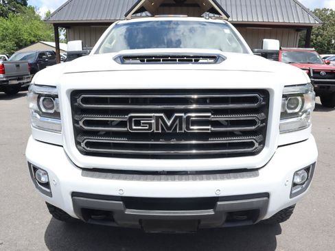 Used 2019 GMC Sierra 2500 SLE w/ SLE Preferred Package AWD/4WD image 2