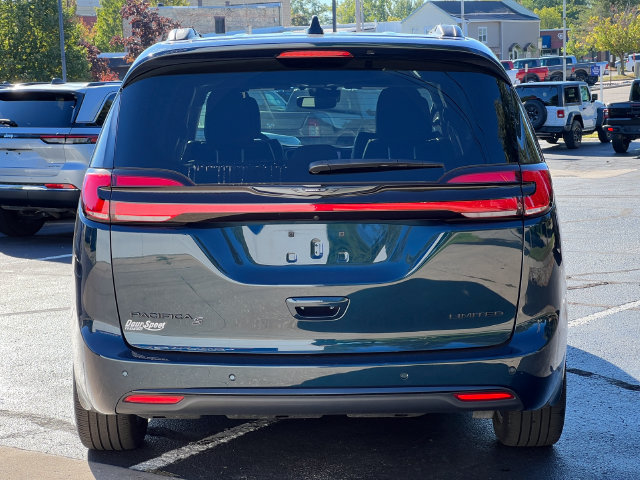 Used 2025 Chrysler Pacifica Limited FWD image 52