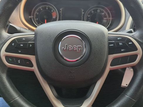Used 2018 Jeep Cherokee Latitude w/ Safety Group AWD/4WD image 13