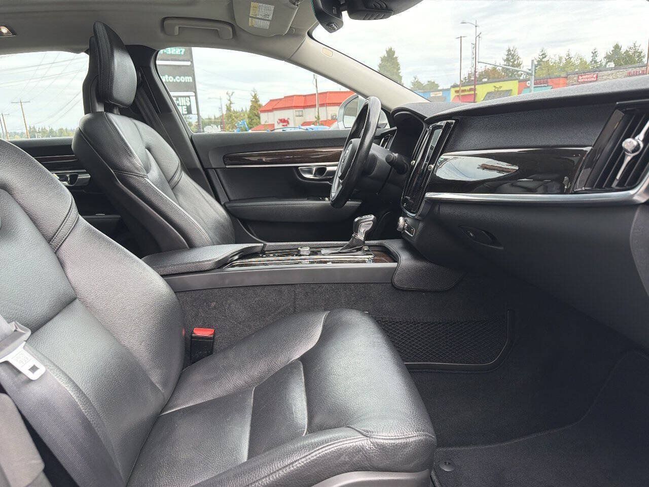 Used 2018 Volvo S90 T5 Momentum w/ Convenience Package AWD/4WD image 16