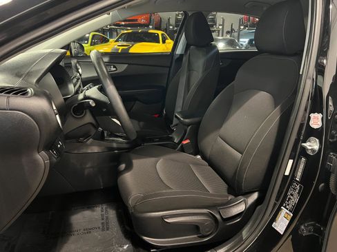 Used 2021 Kia Forte LXS image 9