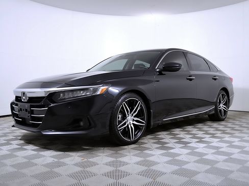 Used 2021 Honda Accord Touring image 2