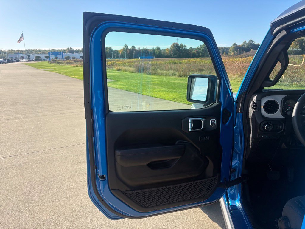 Used 2024 Jeep Wrangler Unlimited AWD/4WD image 10