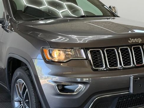 Used 2020 Jeep Grand Cherokee Limited AWD/4WD image 2