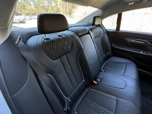 Used 2018 BMW 740e xDrive image 38