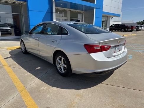 Used 2017 Chevrolet Malibu LS w/ LPO, Convenience Package 1 FWD image 4