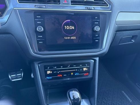 Certified 2022 Volkswagen Tiguan SE R-Line image 24