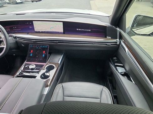 Certified 2025 Cadillac Escalade ESV Premium Luxury AWD/4WD image 28