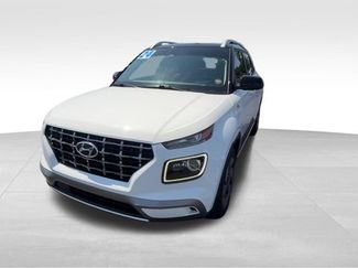 Used 2024 Hyundai Venue Limited FWD video 2