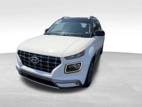 Used 2024 Hyundai Venue Limited FWD image 2
