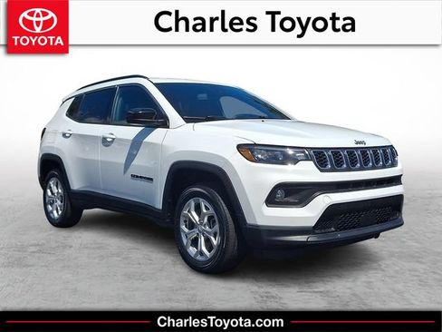 Used 2024 Jeep Compass Latitude AWD/4WD image 1