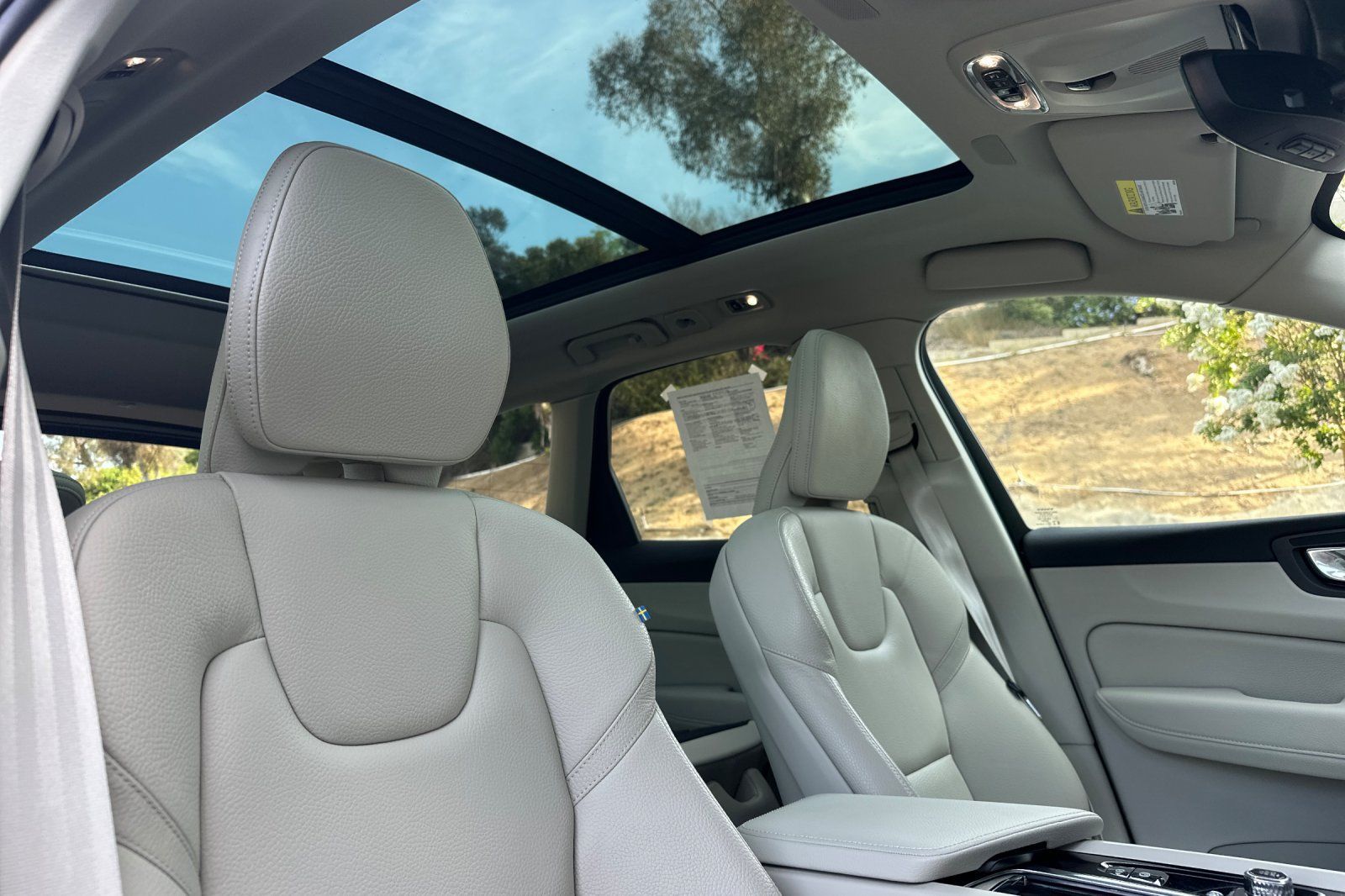 Used 2021 Volvo XC60 T5 Momentum w/ Premium Package FWD image 19