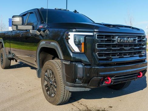 Used 2024 GMC Sierra 2500 AT4 w/ AT4 Preferred Package image 4
