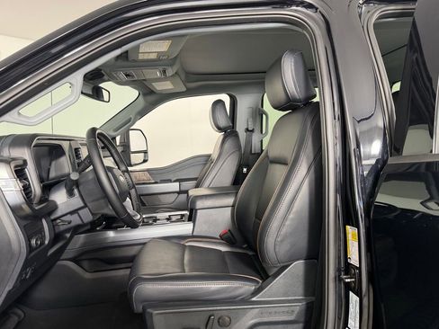 Used 2025 Ford F350 Lariat w/ Black Appearance Package AWD/4WD image 23