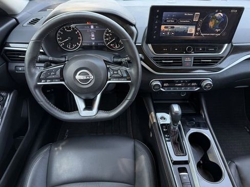 Used 2023 Nissan Altima 2.0 SR FWD image 12