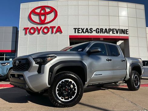 Used 2025 Toyota Tacoma TRD Off-Road image 2