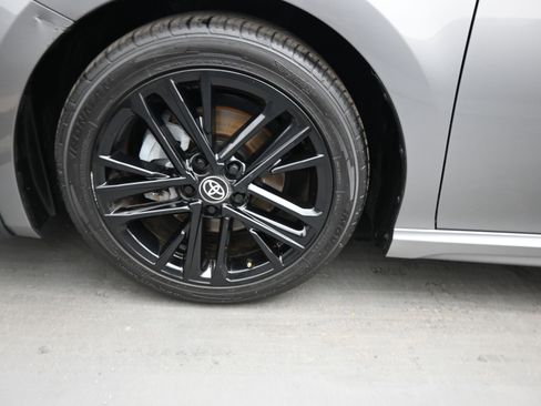 Used 2025 Toyota Camry SE FWD image 11