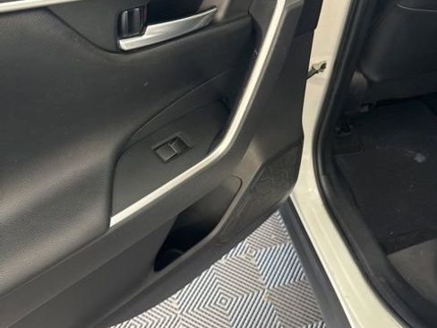 Used 2019 Toyota RAV4 Limited FWD image 22