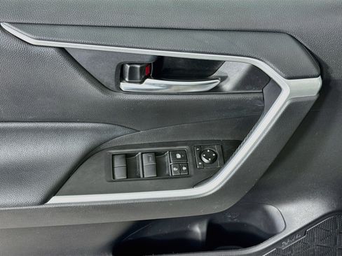 Certified 2021 Toyota RAV4 XLE w/ Convenience Package AWD/4WD image 17