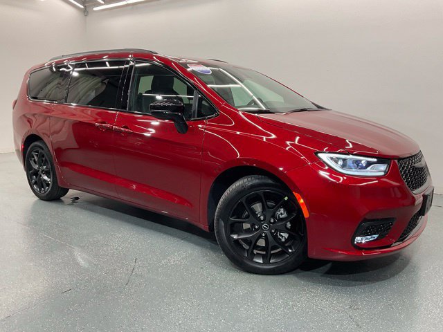 New 2026 Chrysler Pacifica Select w/ S Appearance Package FWD image 2