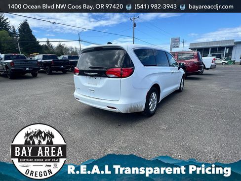 Used 2023 Chrysler Voyager LX image 6