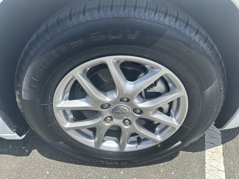 Used 2023 Chrysler Pacifica Touring-L FWD image 33