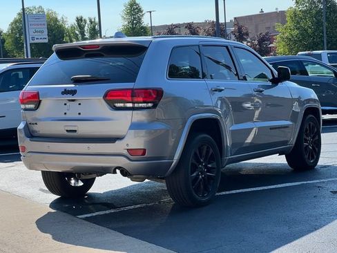 Used 2021 Jeep Grand Cherokee Laredo X AWD/4WD image 45