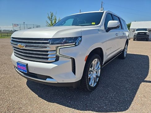 Used 2023 Chevrolet Suburban High Country w/ Premium Package 2 image 3