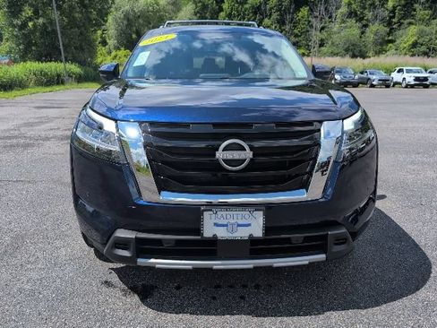 Used 2024 Nissan Pathfinder SL AWD/4WD image 8