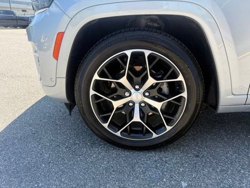 Used 2023 Jeep Grand Cherokee Summit AWD/4WD image 43