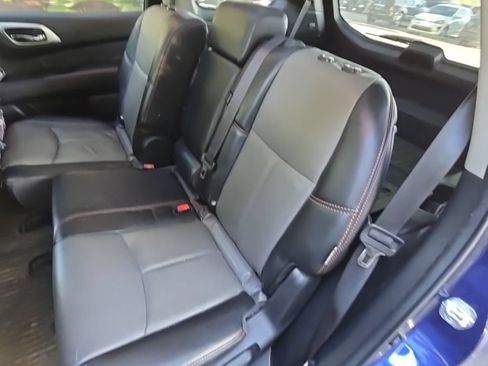 Used 2019 Nissan Pathfinder SL AWD/4WD image 14