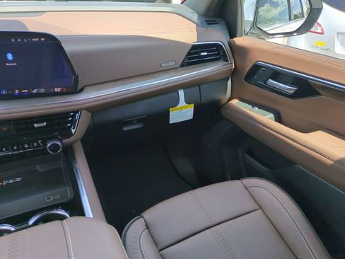 New 2026 Chevrolet Suburban High Country w/ Sun And Tow Package AWD/4WD image 17