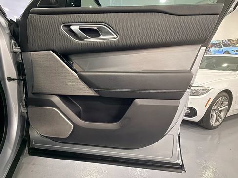 Used 2019 Land Rover Range Rover Velar R-Dynamic SE AWD/4WD image 37