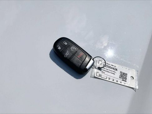 Used 2020 Jeep Grand Cherokee Limited AWD/4WD image 31