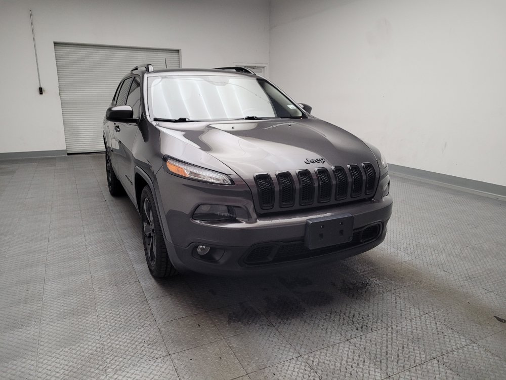 Used 2018 Jeep Cherokee Latitude w/ Altitude Package FWD image 14