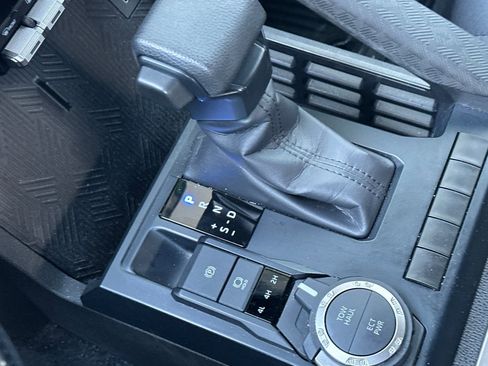 Used 2024 Toyota Tacoma SR5 AWD/4WD image 17
