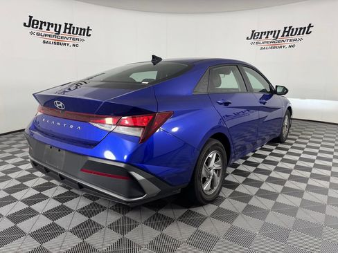 Used 2025 Hyundai Elantra SE FWD image 7
