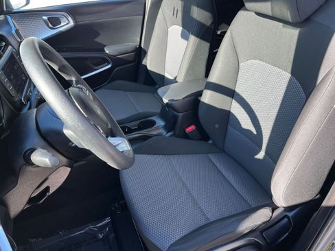 Used 2025 Kia Soul LX w/ LX Technology Package image 32
