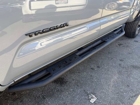 Used 2021 Toyota Tacoma TRD Off-Road w/ Technology Package image 12