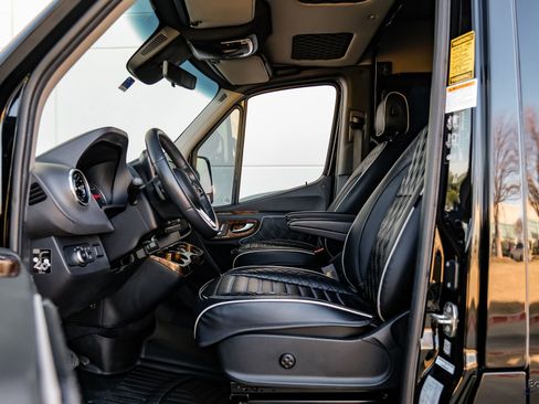 Used 2023 Mercedes-Benz Sprinter 3500 image 36