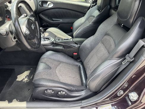 Used 2015 Nissan 370Z Touring RWD image 17