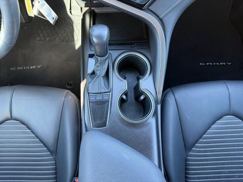 Used 2022 Toyota Camry SE w/ Carpet Mat Package (TMS) image 25