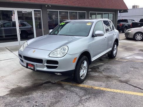 Used 2004 Porsche Cayenne S AWD/4WD image 2